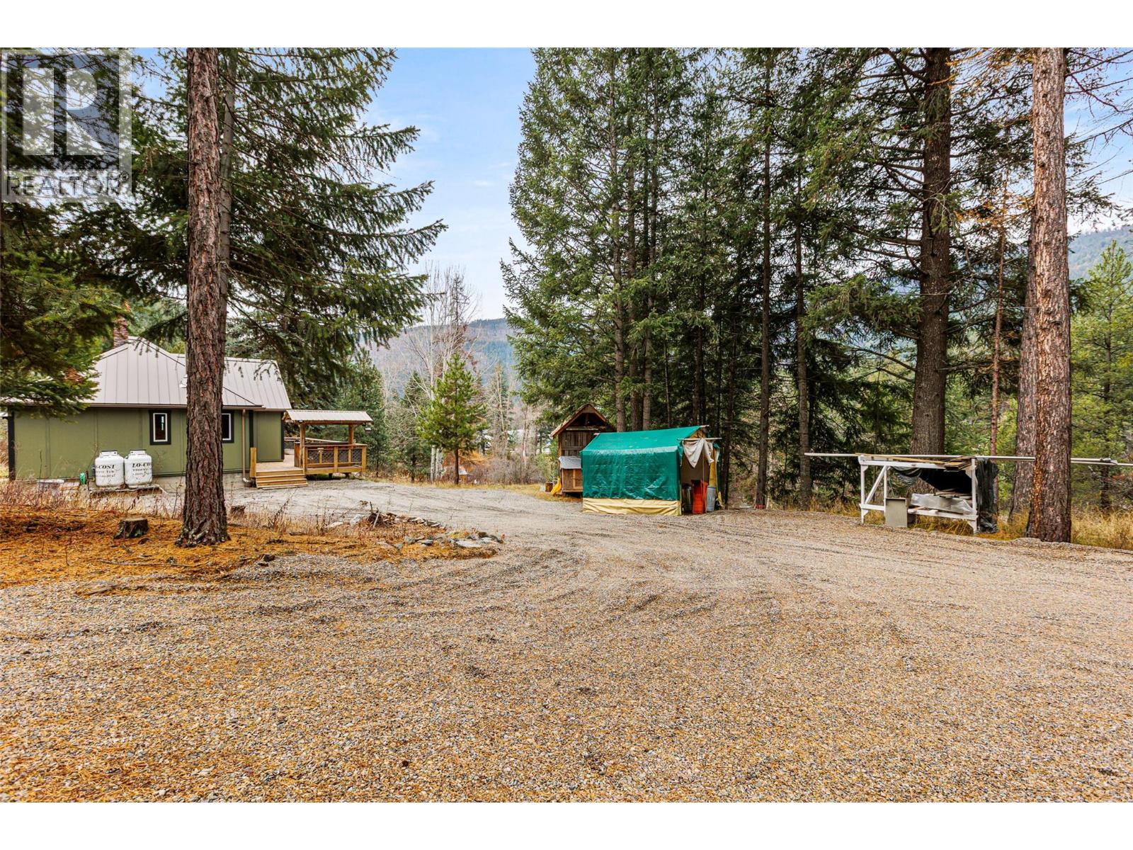 6927 Customs Road, Kingsgate, British Columbia V0B 1V1 - Photo 39 - 10369550