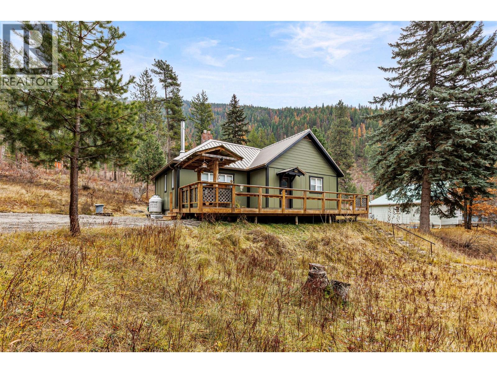 6927 Customs Road, Kingsgate, British Columbia V0B 1V1 - Photo 1 - 10369550