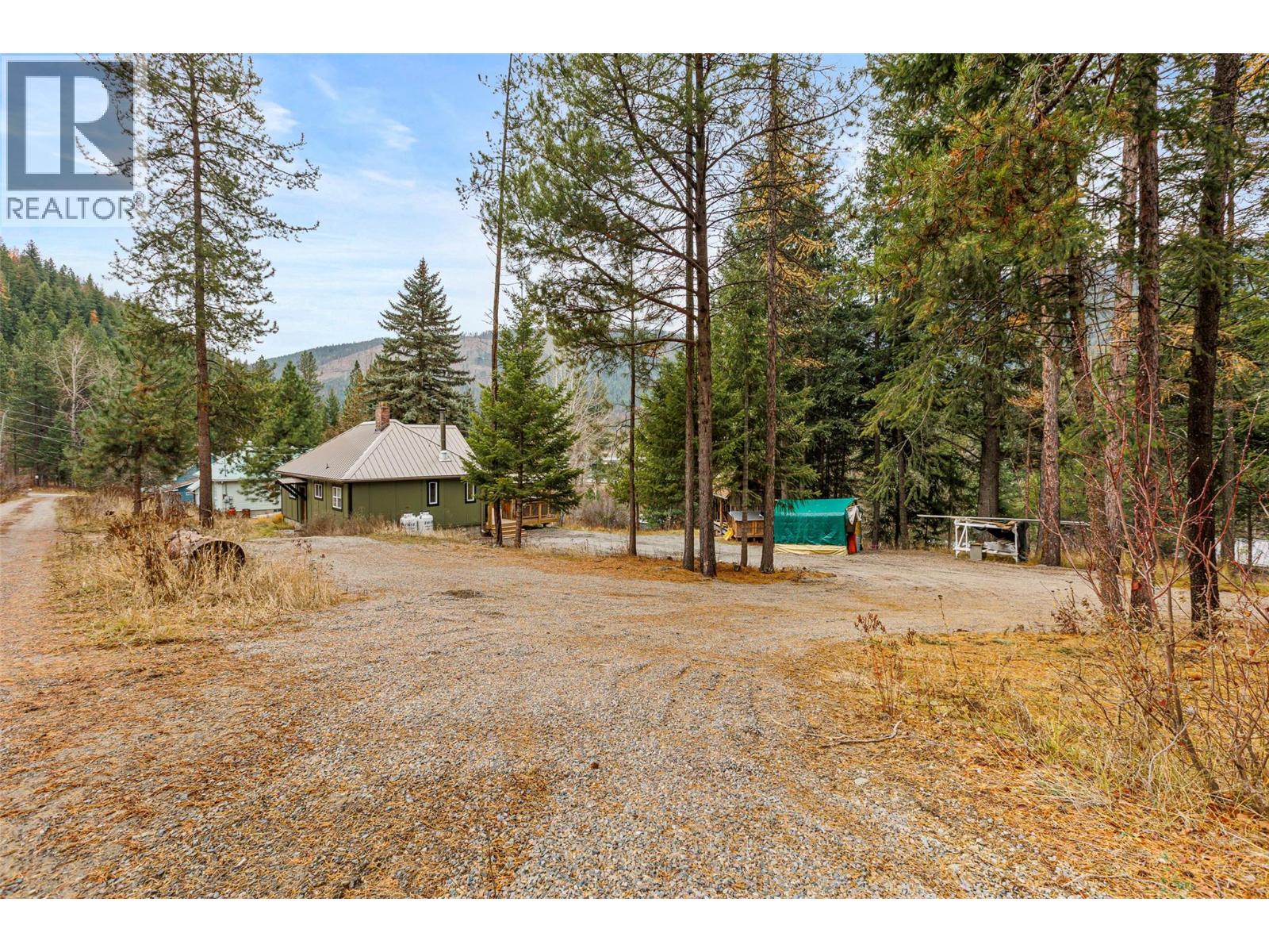 6927 Customs Road, Kingsgate, British Columbia V0B 1V1 - Photo 36 - 10369550