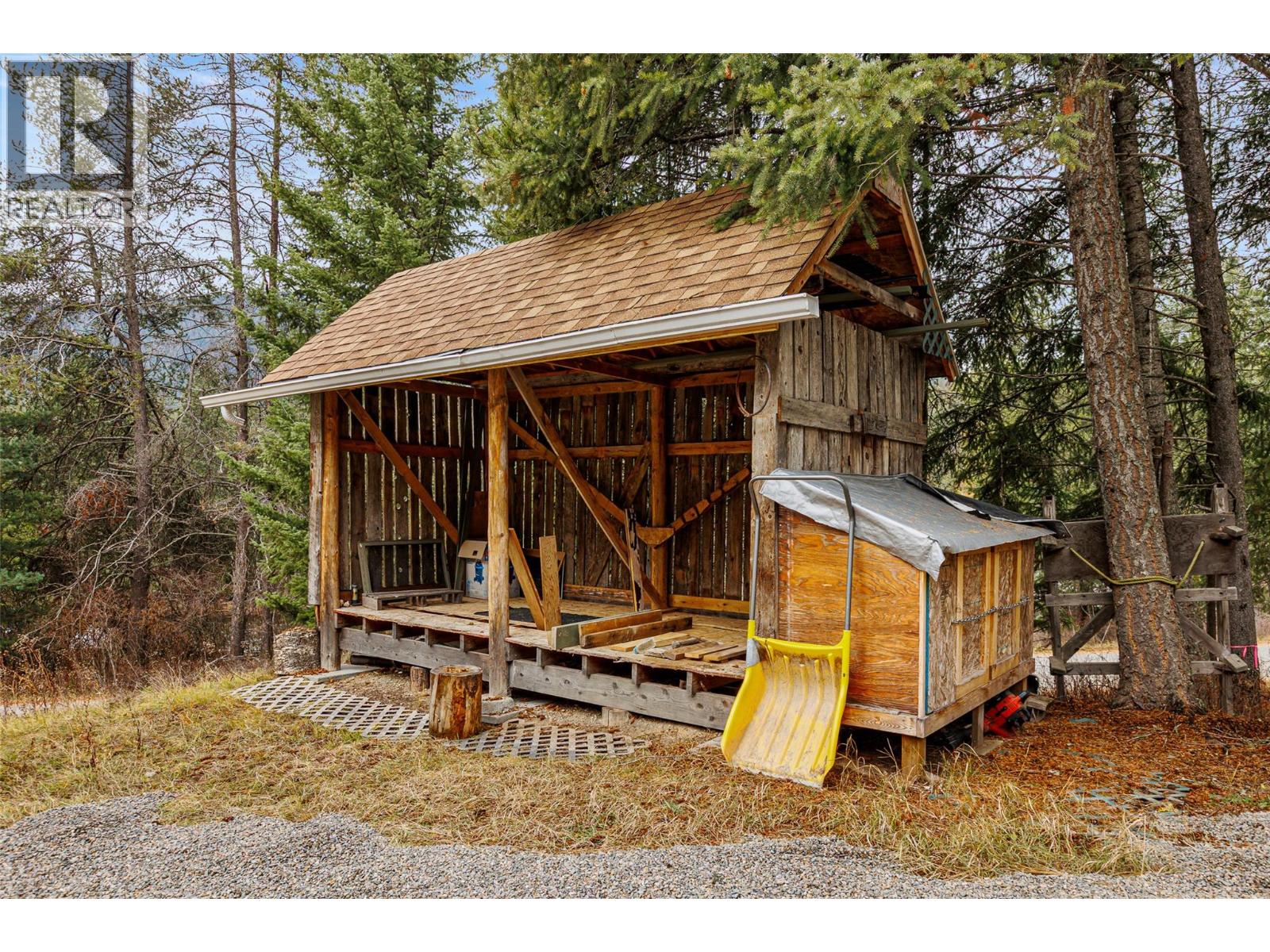 6927 Customs Road, Kingsgate, British Columbia V0B 1V1 - Photo 40 - 10369550