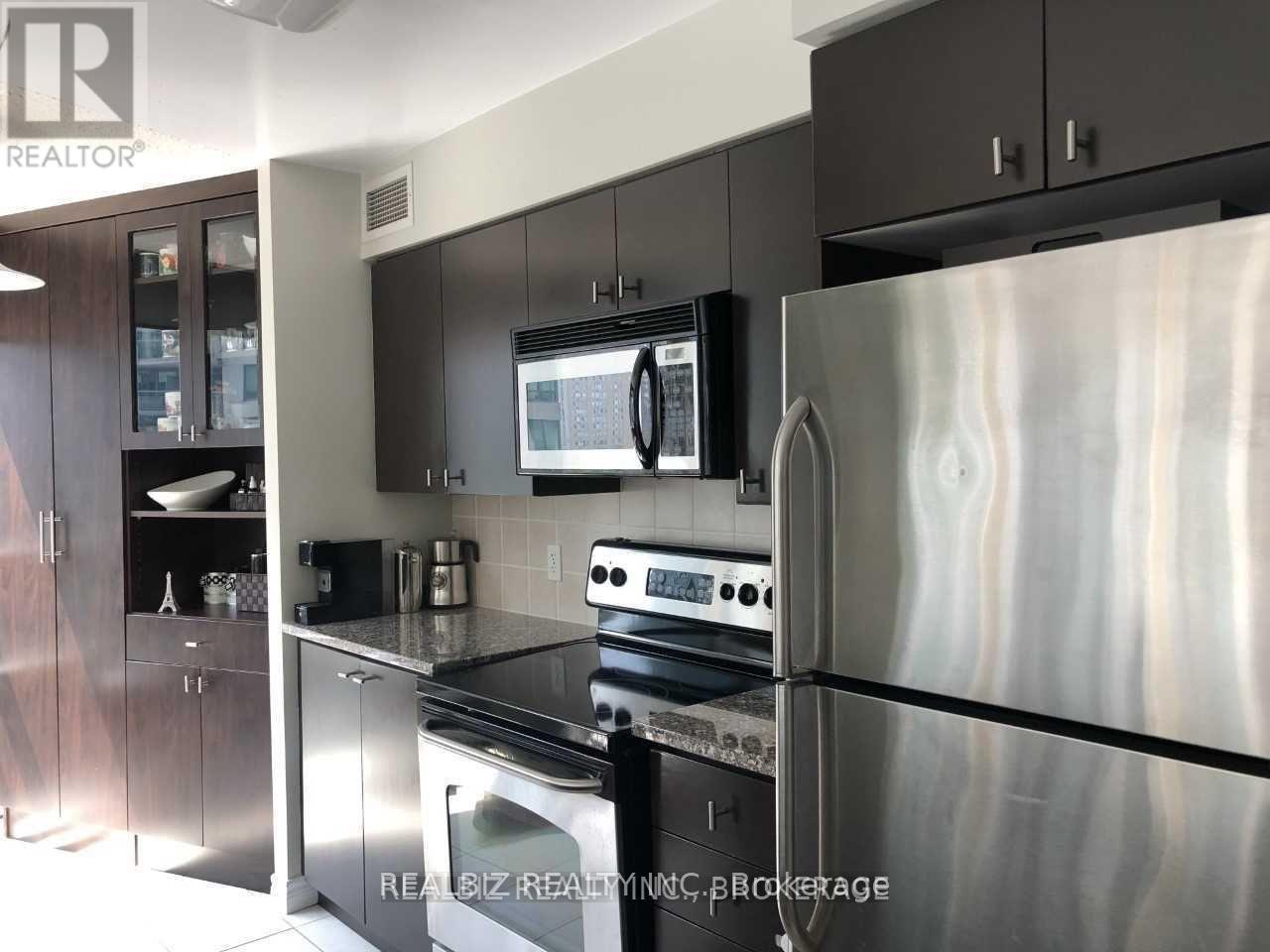 811 - 30 Grand Trunk Crescent, Toronto, Ontario  M5J 3A4 - Photo 5 - C12568144