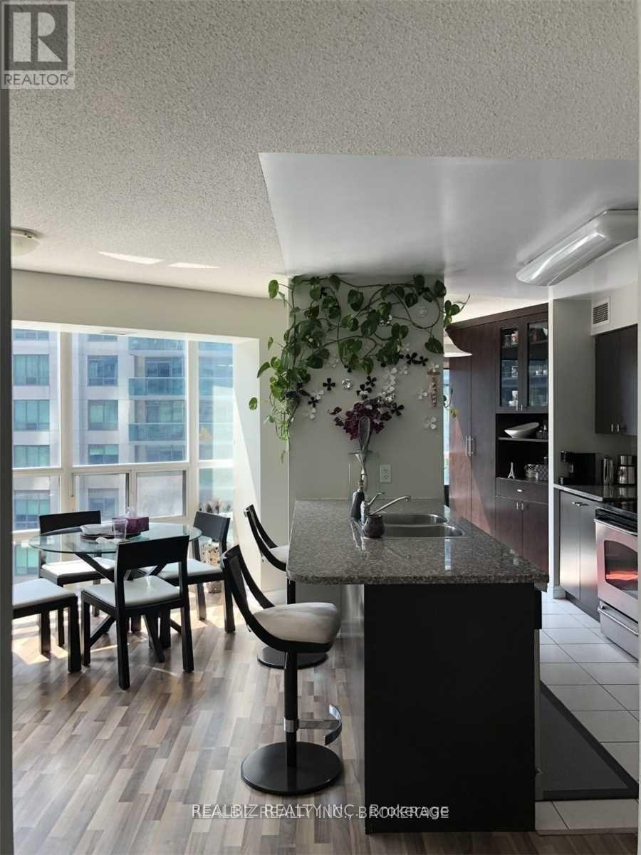 811 - 30 Grand Trunk Crescent, Toronto, Ontario  M5J 3A4 - Photo 6 - C12568144