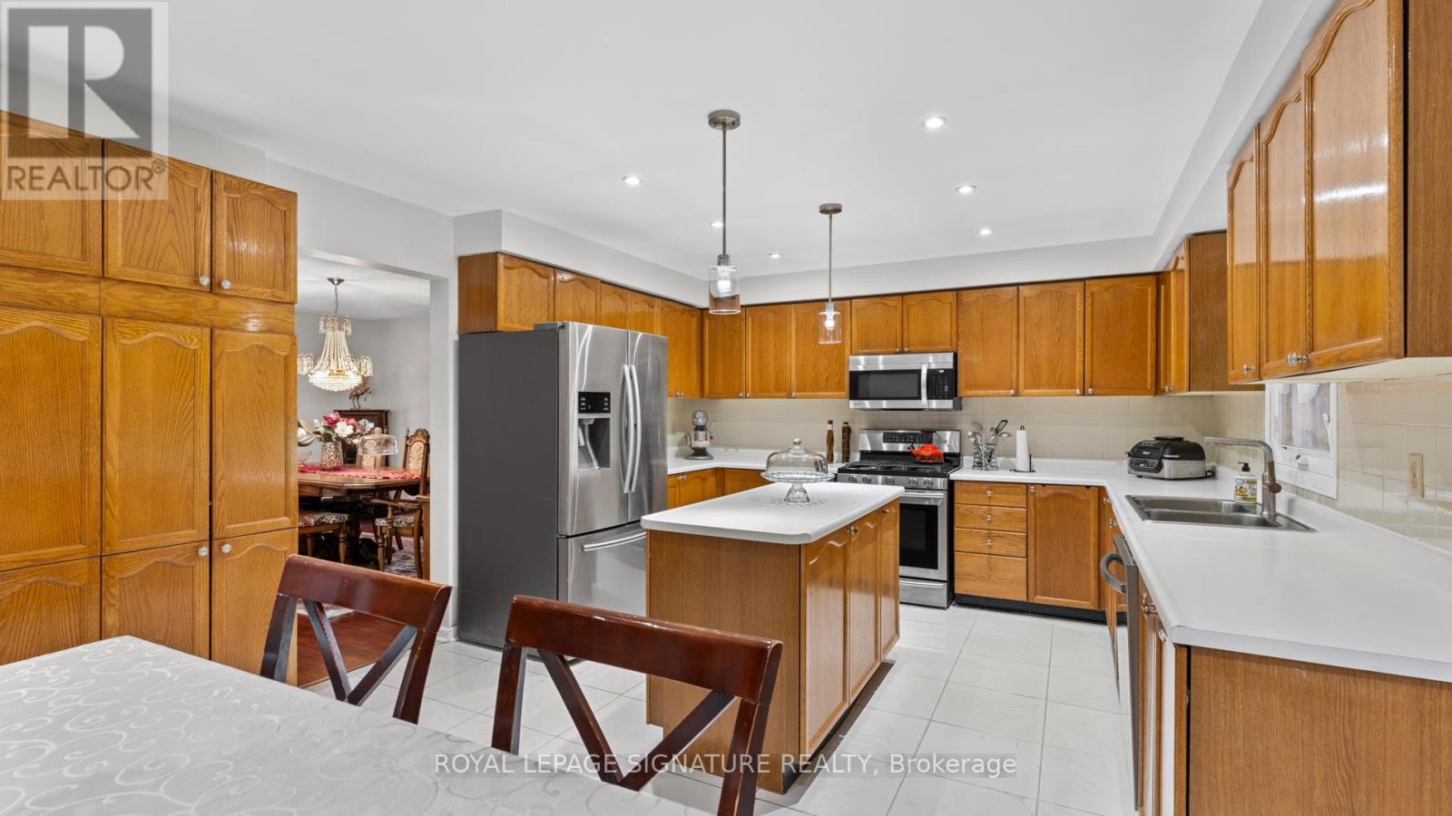 583 Foxwood Trail, Pickering, Ontario  L1V 4R3 - Photo 8 - E12568120