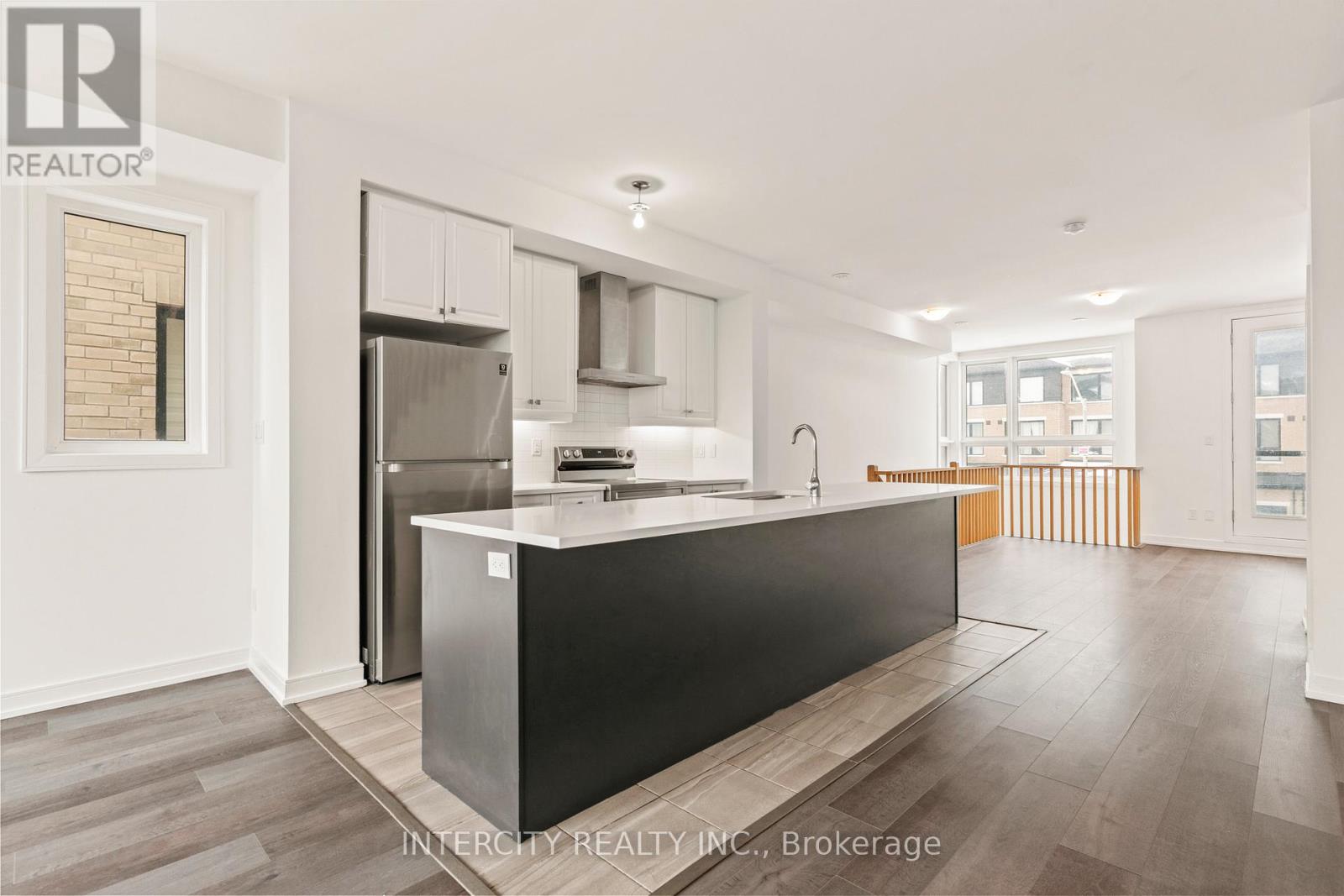 14 Blue Forest Crescent, Barrie, Ontario  L9J 0N3 - Photo 5 - S12504744