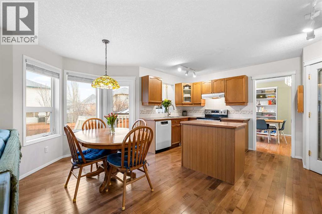 62 Canoe Circle Sw, Airdrie, Alberta  T4B 2L6 - Photo 3 - A2271935