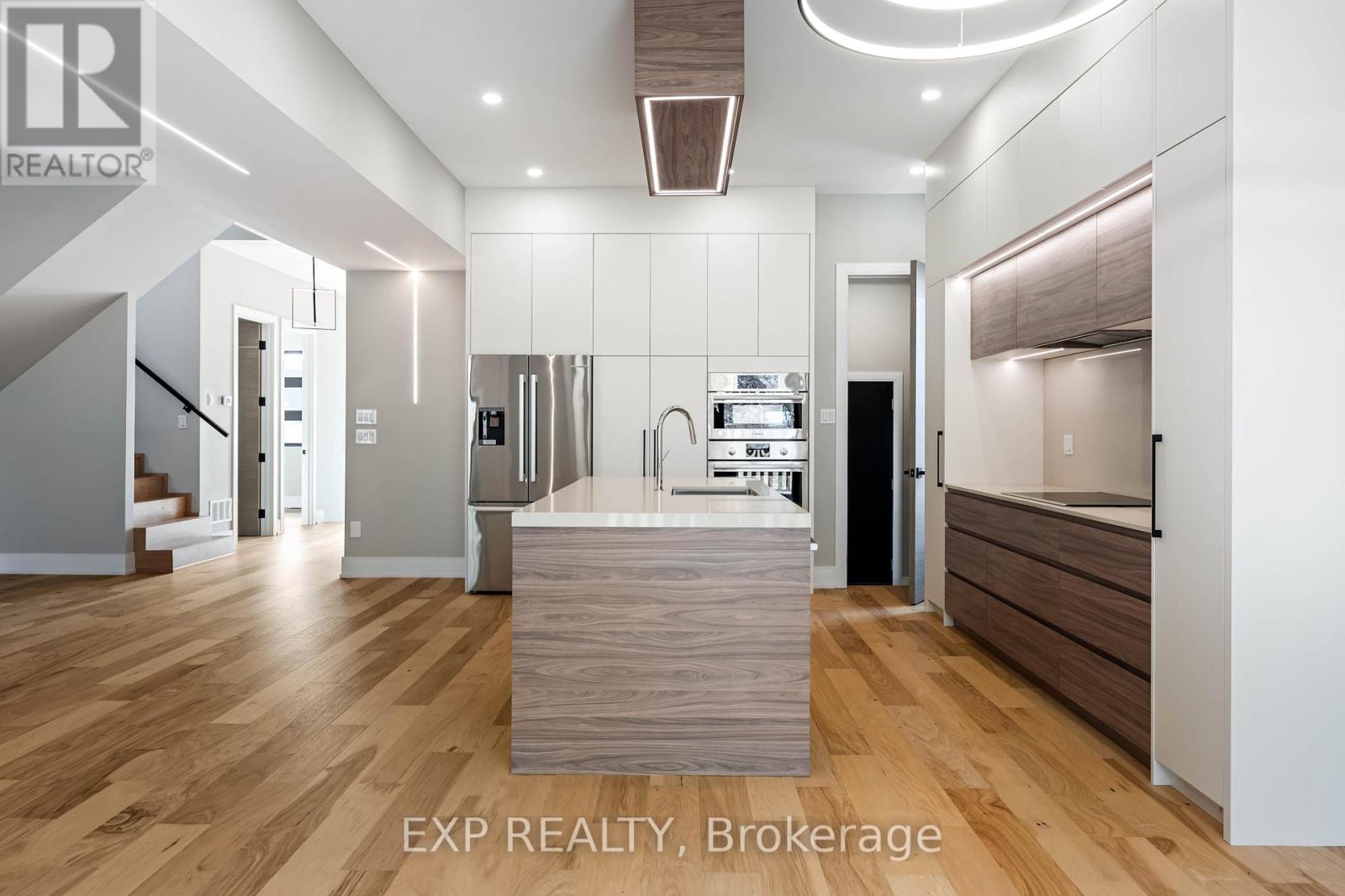 16 Walsh Avenue, Toronto, Ontario  M9M 1B6 - Photo 12 - W12567902