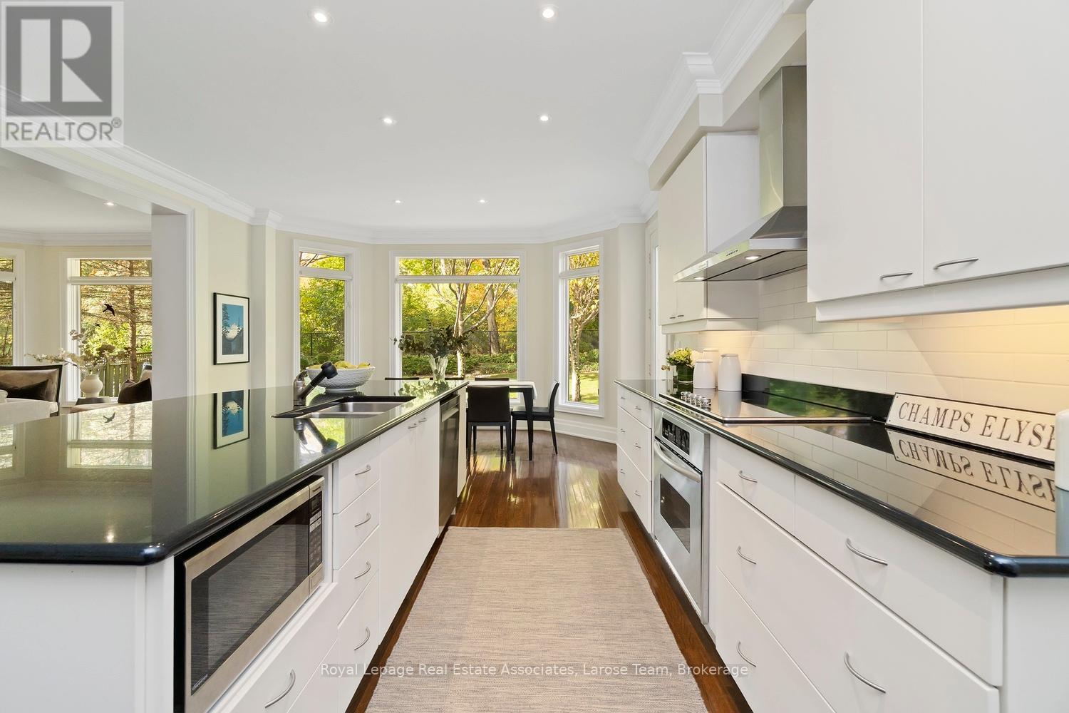 562 Gladwyne Court, Mississauga, Ontario  L5H 4L4 - Photo 19 - W12492952