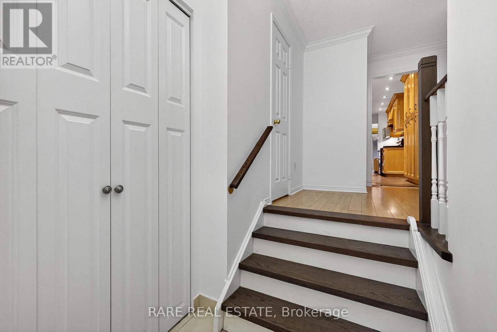 99 Esther Crescent, Vaughan, Ontario  L4J 3J8 - Photo 4 - N12568064