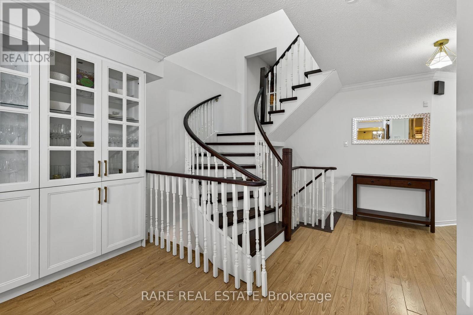 99 Esther Crescent, Vaughan, Ontario  L4J 3J8 - Photo 5 - N12568064