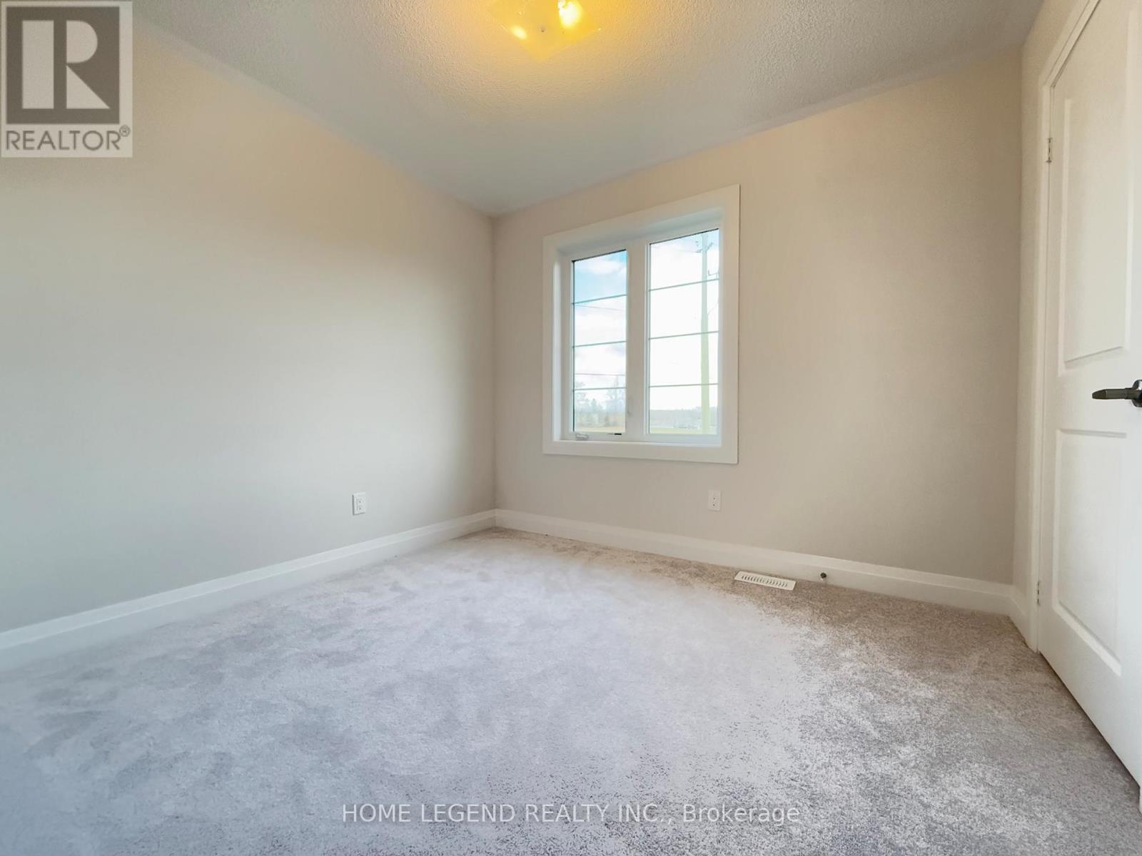 2 Rail Trail Court, Georgina, Ontario  L0E 1R0 - Photo 14 - N12568172