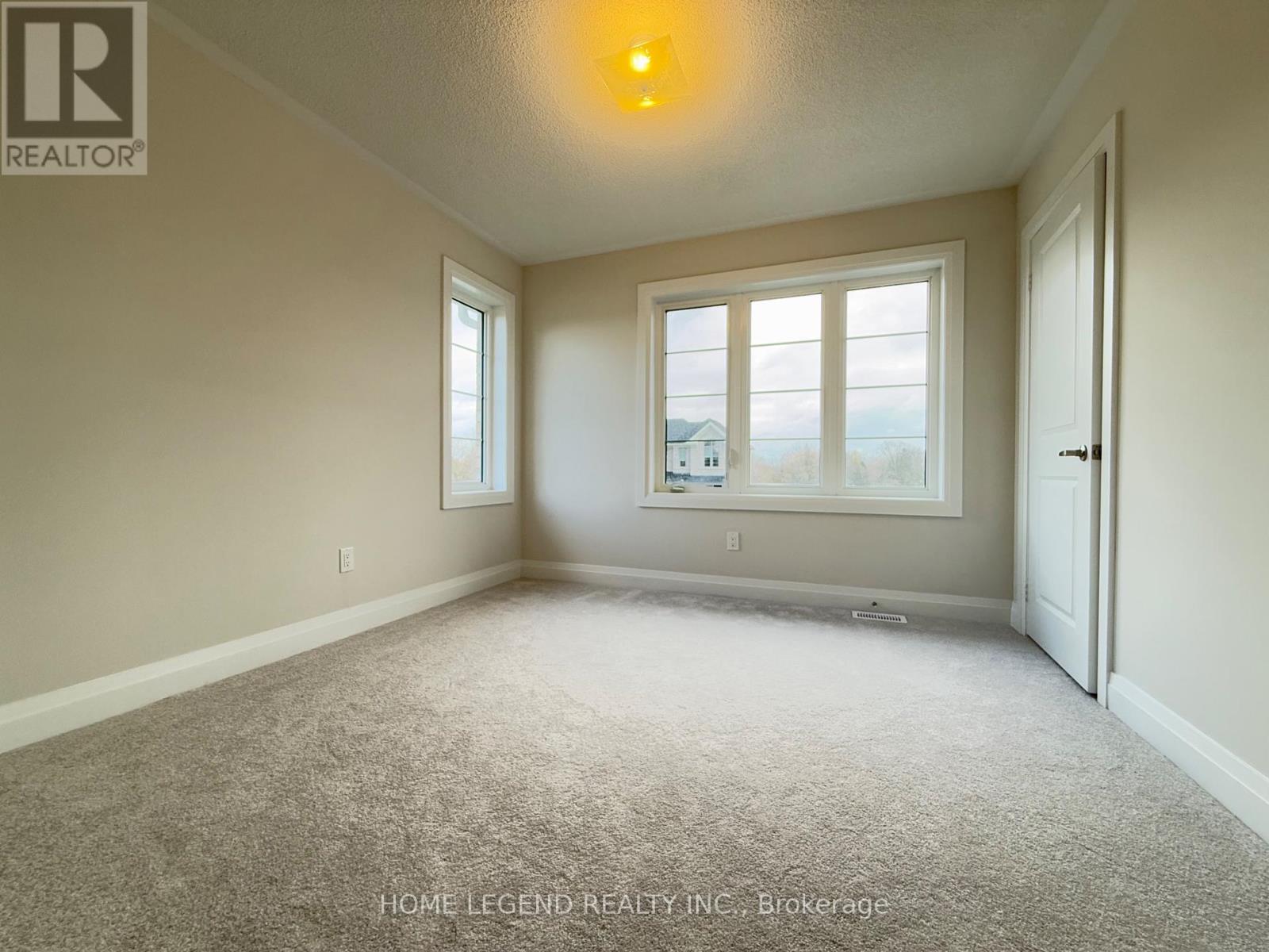 2 Rail Trail Court, Georgina, Ontario  L0E 1R0 - Photo 15 - N12568172