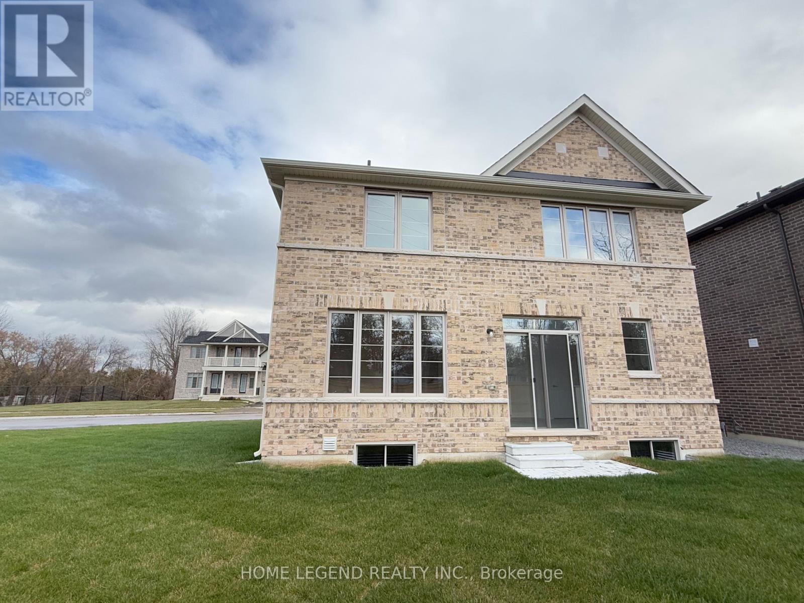 2 Rail Trail Court, Georgina, Ontario  L0E 1R0 - Photo 17 - N12568172