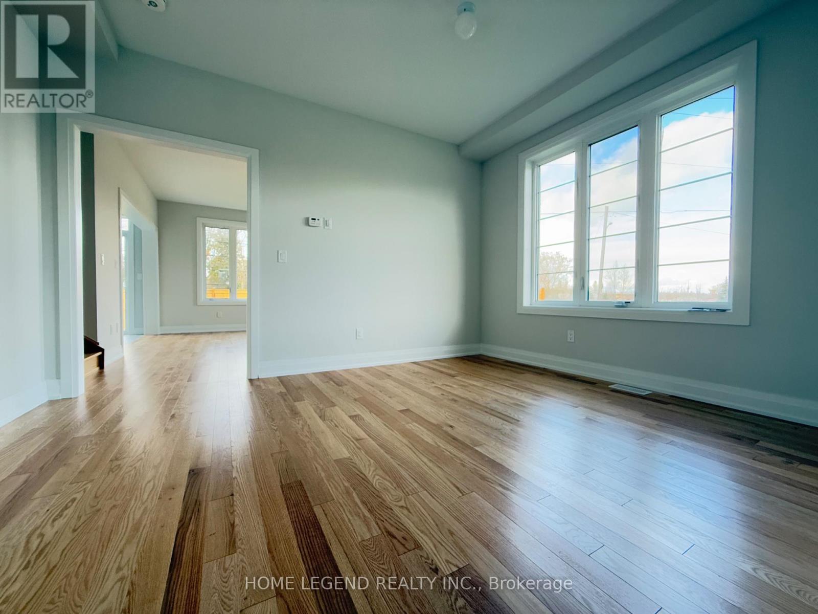 2 Rail Trail Court, Georgina, Ontario  L0E 1R0 - Photo 4 - N12568172