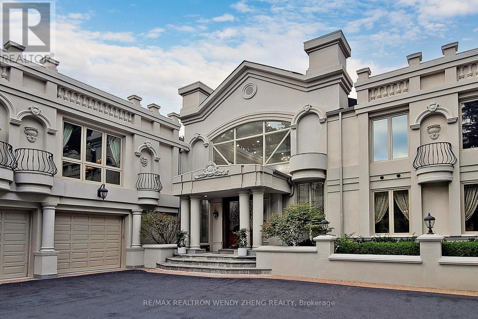 305 Woodland Acres Crescent, Vaughan, Ontario  L6A 1G1 - Photo 1 - N12568210