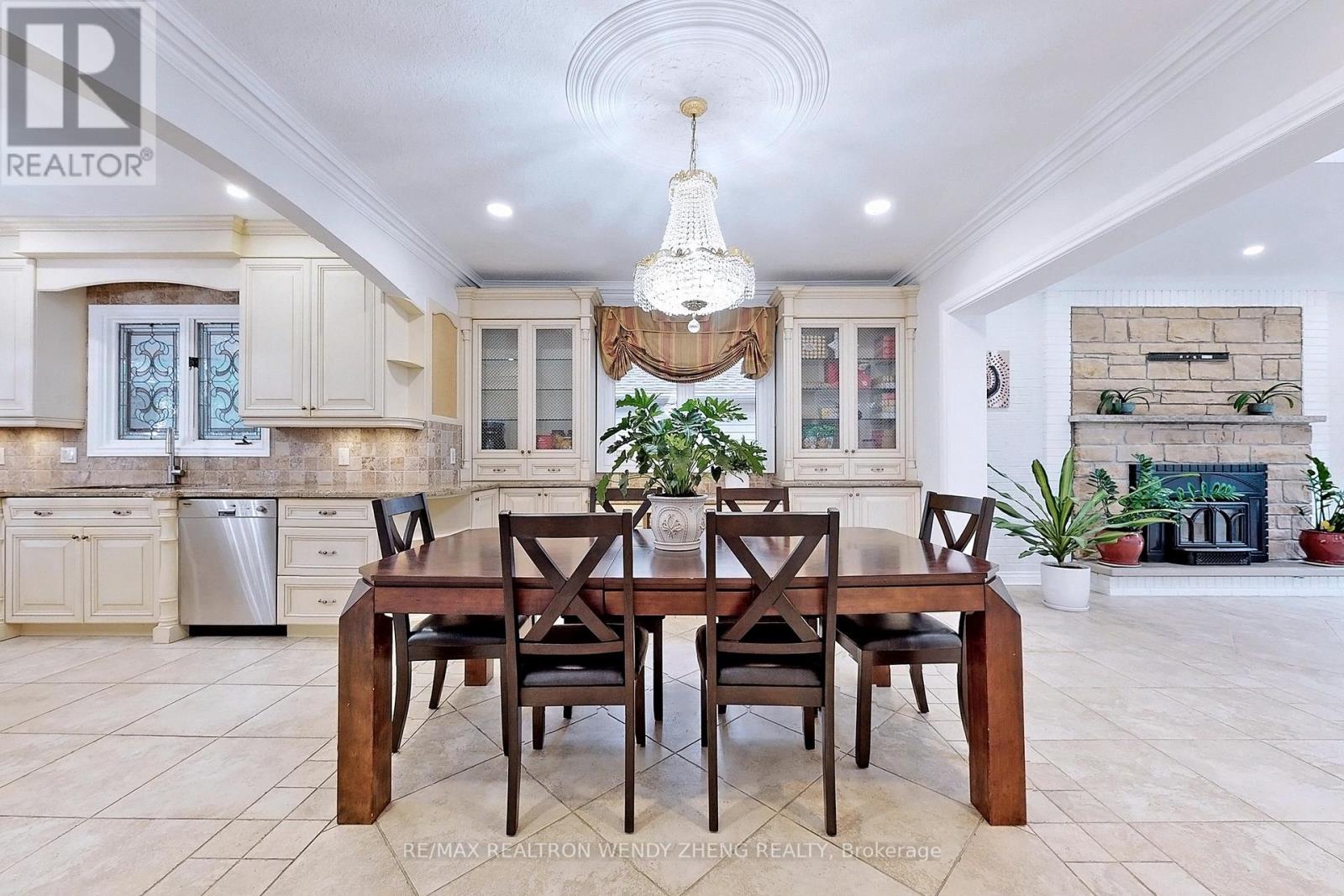 305 Woodland Acres Crescent, Vaughan, Ontario  L6A 1G1 - Photo 10 - N12568210