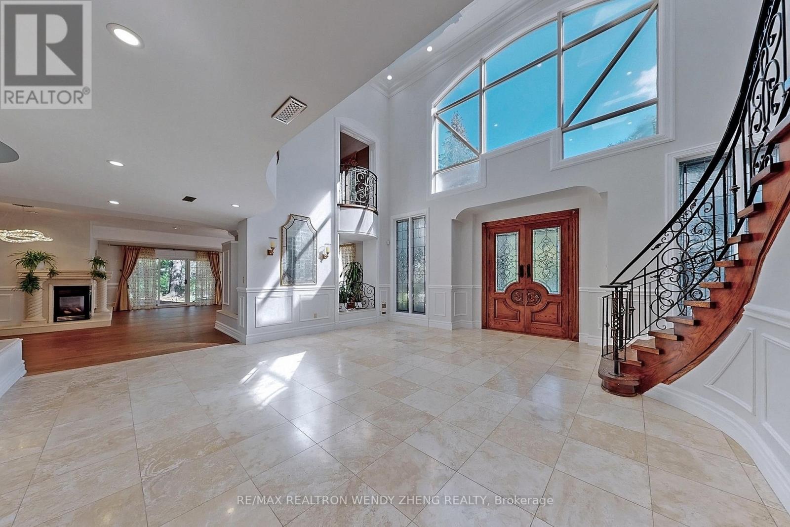 305 Woodland Acres Crescent, Vaughan, Ontario  L6A 1G1 - Photo 2 - N12568210