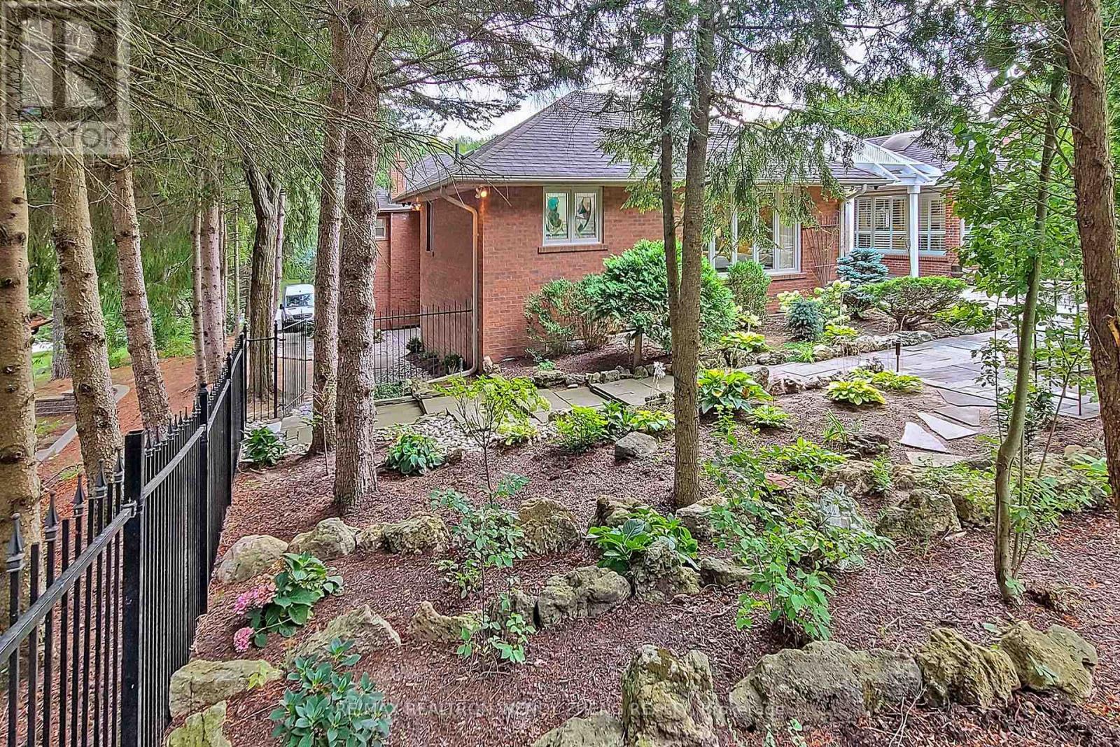 305 Woodland Acres Crescent, Vaughan, Ontario  L6A 1G1 - Photo 21 - N12568210