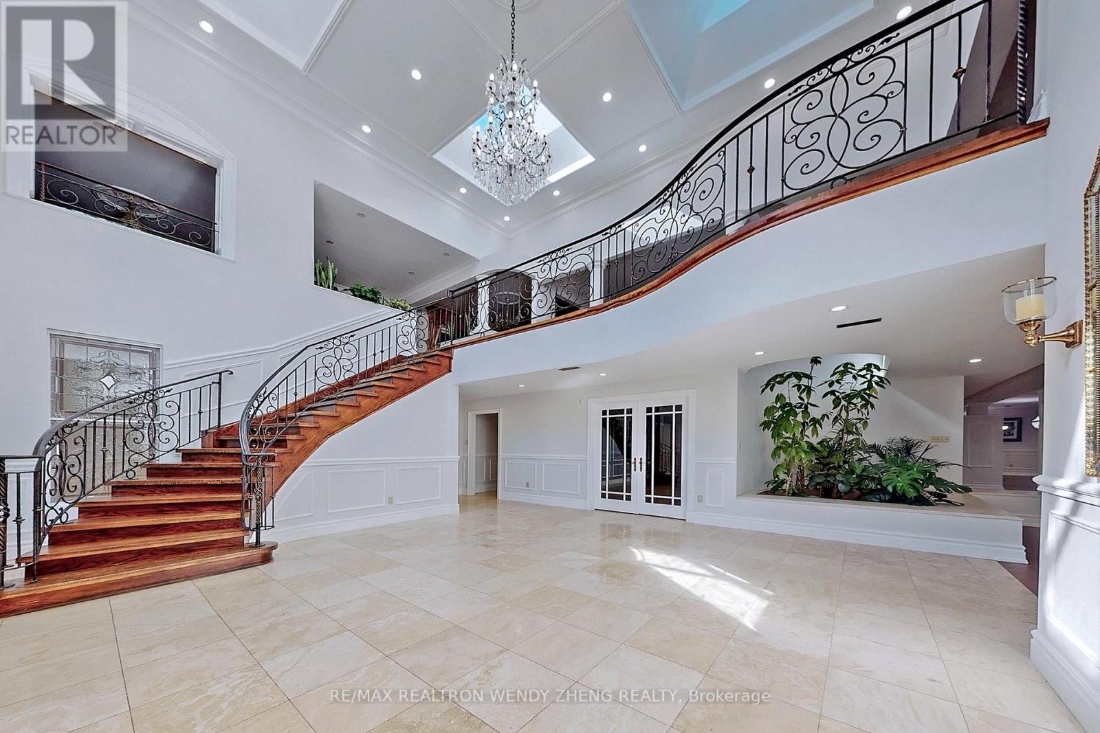 305 Woodland Acres Crescent, Vaughan, Ontario  L6A 1G1 - Photo 3 - N12568210