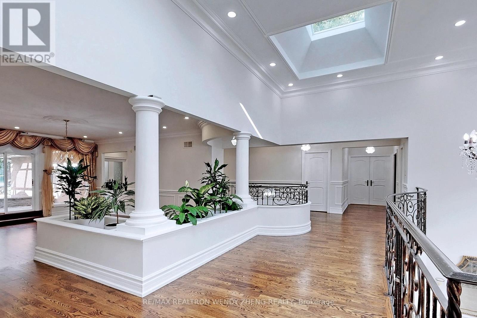 305 Woodland Acres Crescent, Vaughan, Ontario  L6A 1G1 - Photo 4 - N12568210