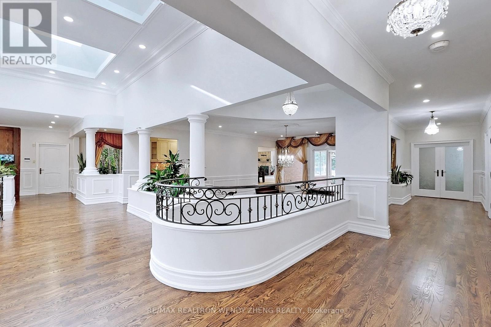 305 Woodland Acres Crescent, Vaughan, Ontario  L6A 1G1 - Photo 6 - N12568210