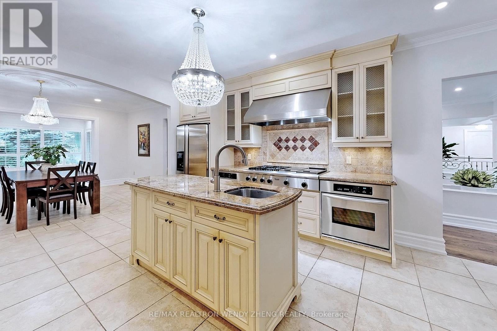 305 Woodland Acres Crescent, Vaughan, Ontario  L6A 1G1 - Photo 9 - N12568210