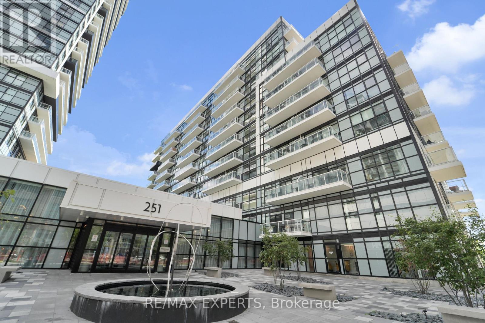 421 - 251 Manitoba Street, Toronto, Ontario  M8Y 0C7 - Photo 2 - W12568108