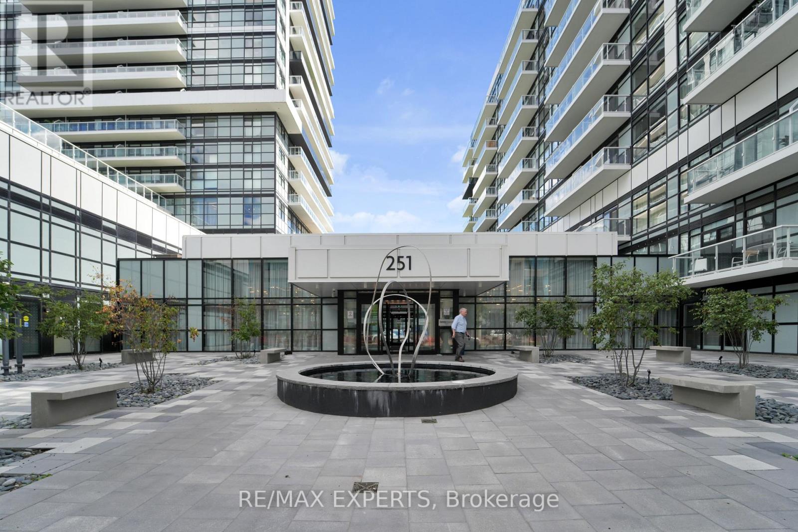 421 - 251 Manitoba Street, Toronto, Ontario  M8Y 0C7 - Photo 3 - W12568108