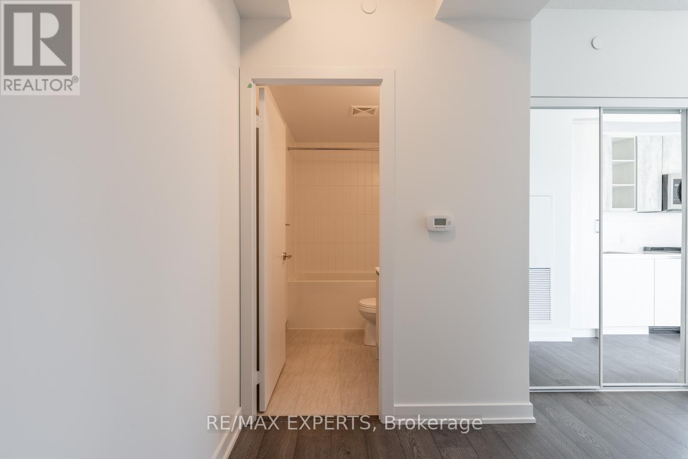 421 - 251 Manitoba Street, Toronto, Ontario  M8Y 0C7 - Photo 8 - W12568108