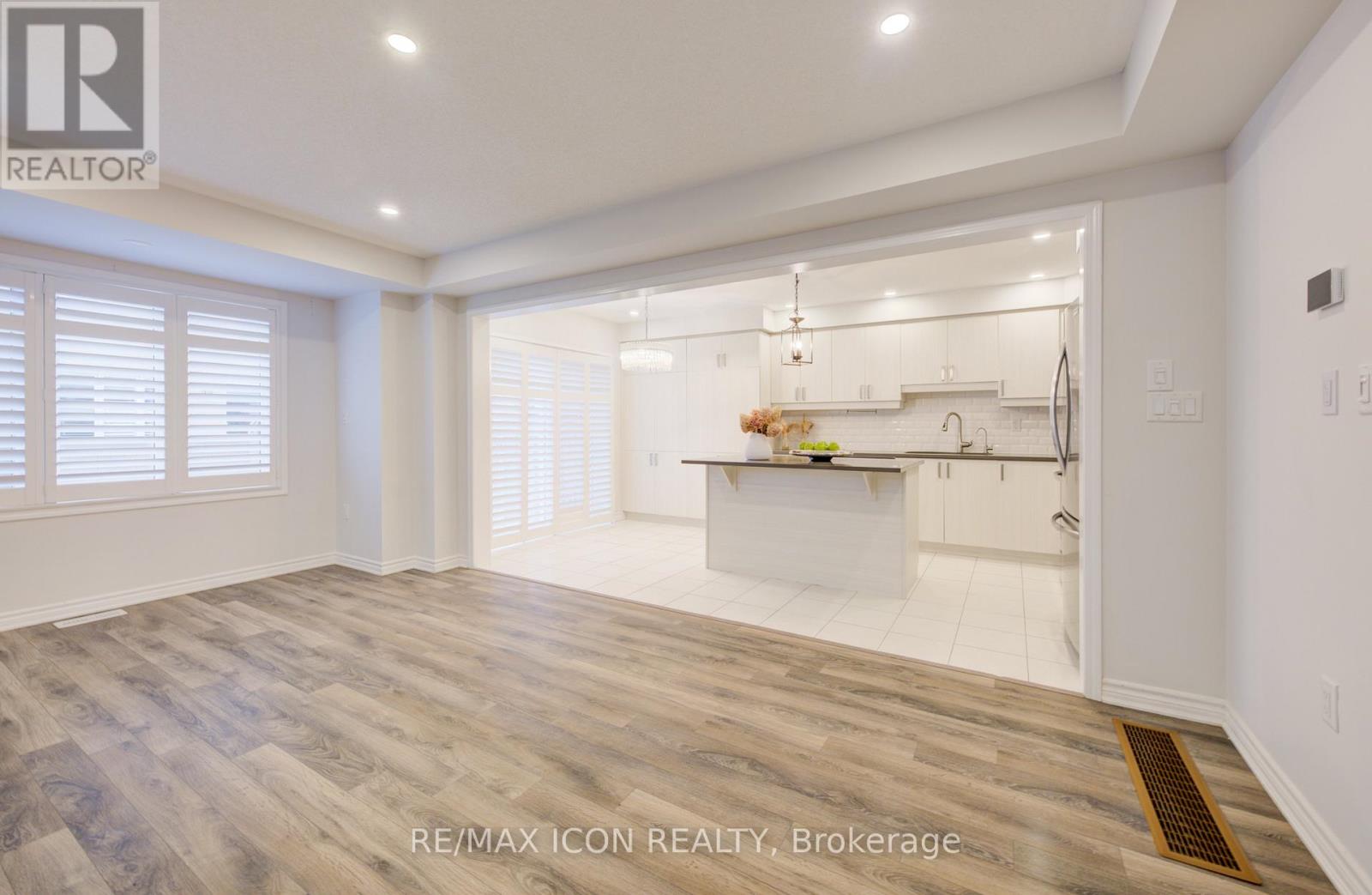 302 Jean Landing, Milton, Ontario  L9E 1C6 - Photo 10 - W12568140