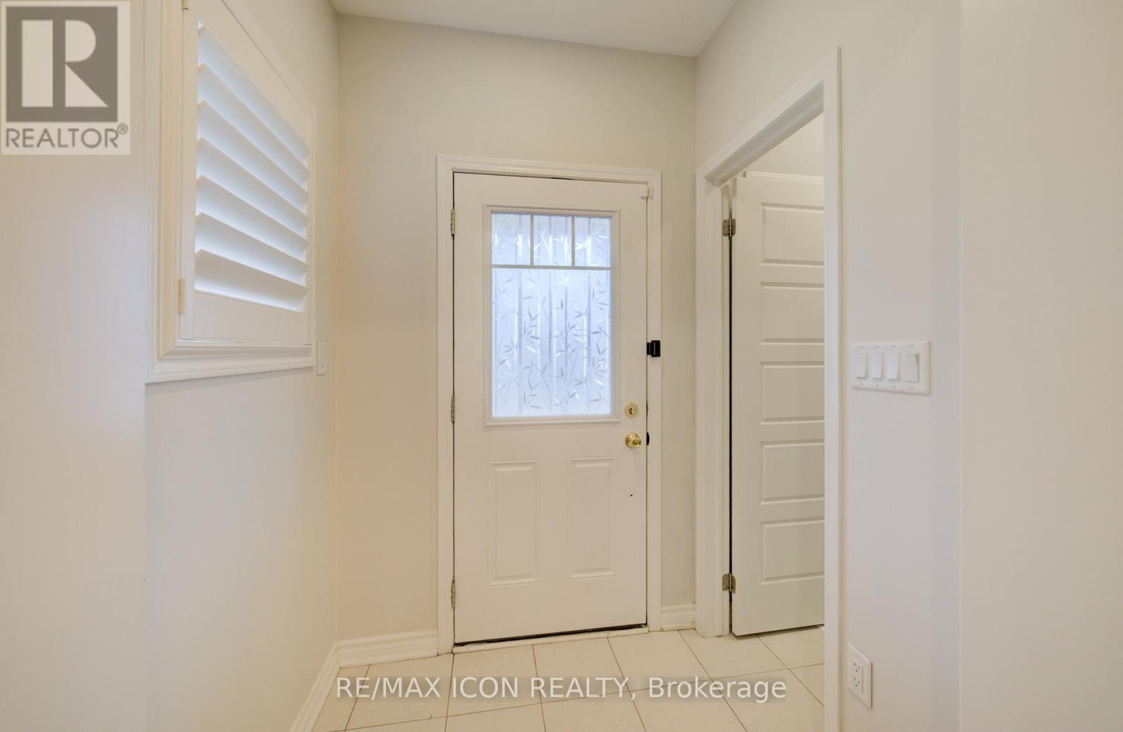 302 Jean Landing, Milton, Ontario  L9E 1C6 - Photo 4 - W12568140