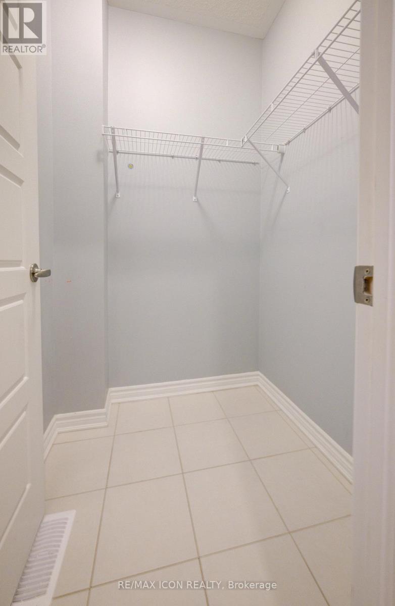 302 Jean Landing, Milton, Ontario  L9E 1C6 - Photo 5 - W12568140