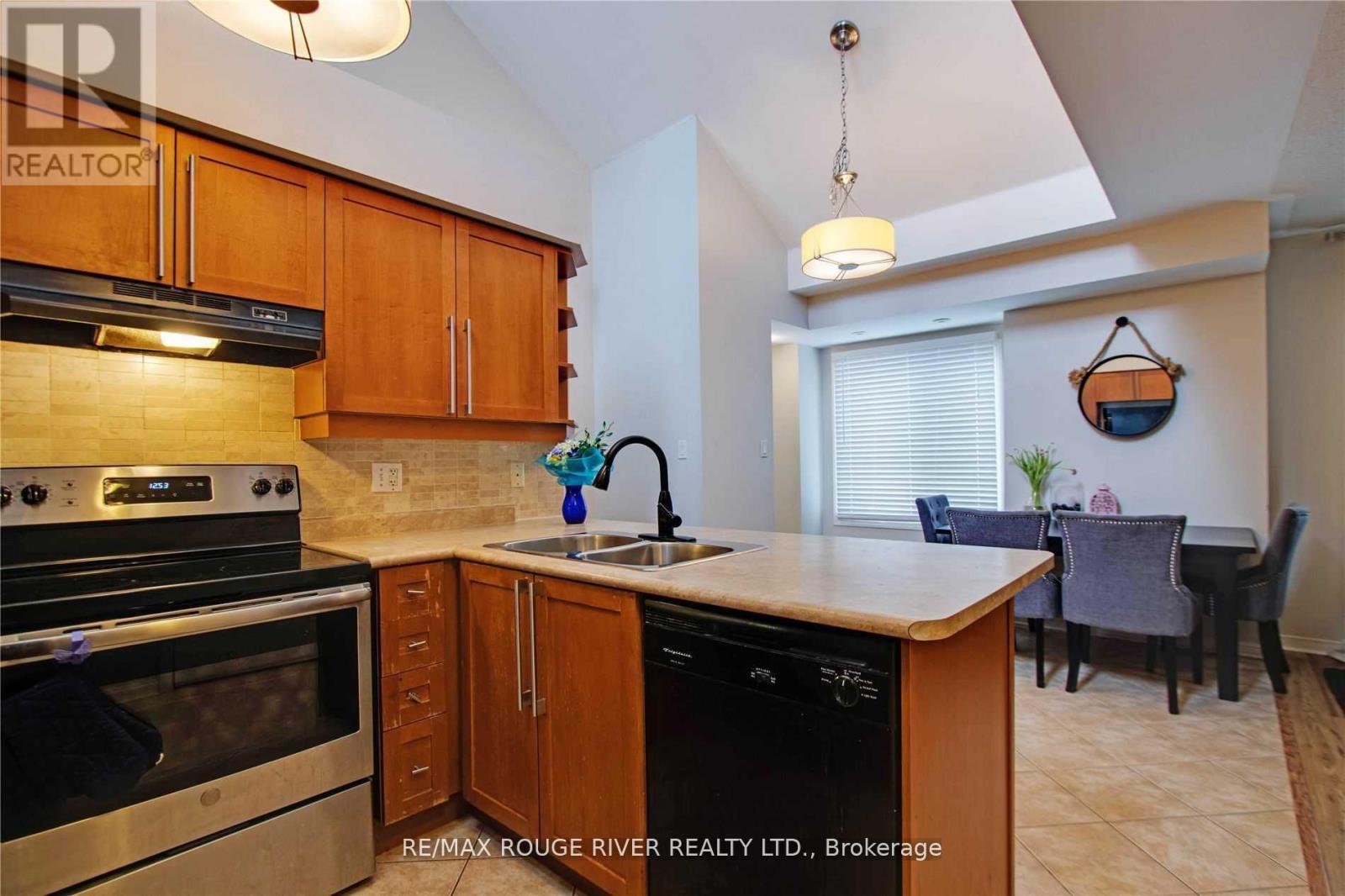 6 - 3025 Elmcreek Road, Mississauga, Ontario  L5B 0B6 - Photo 7 - W12568148