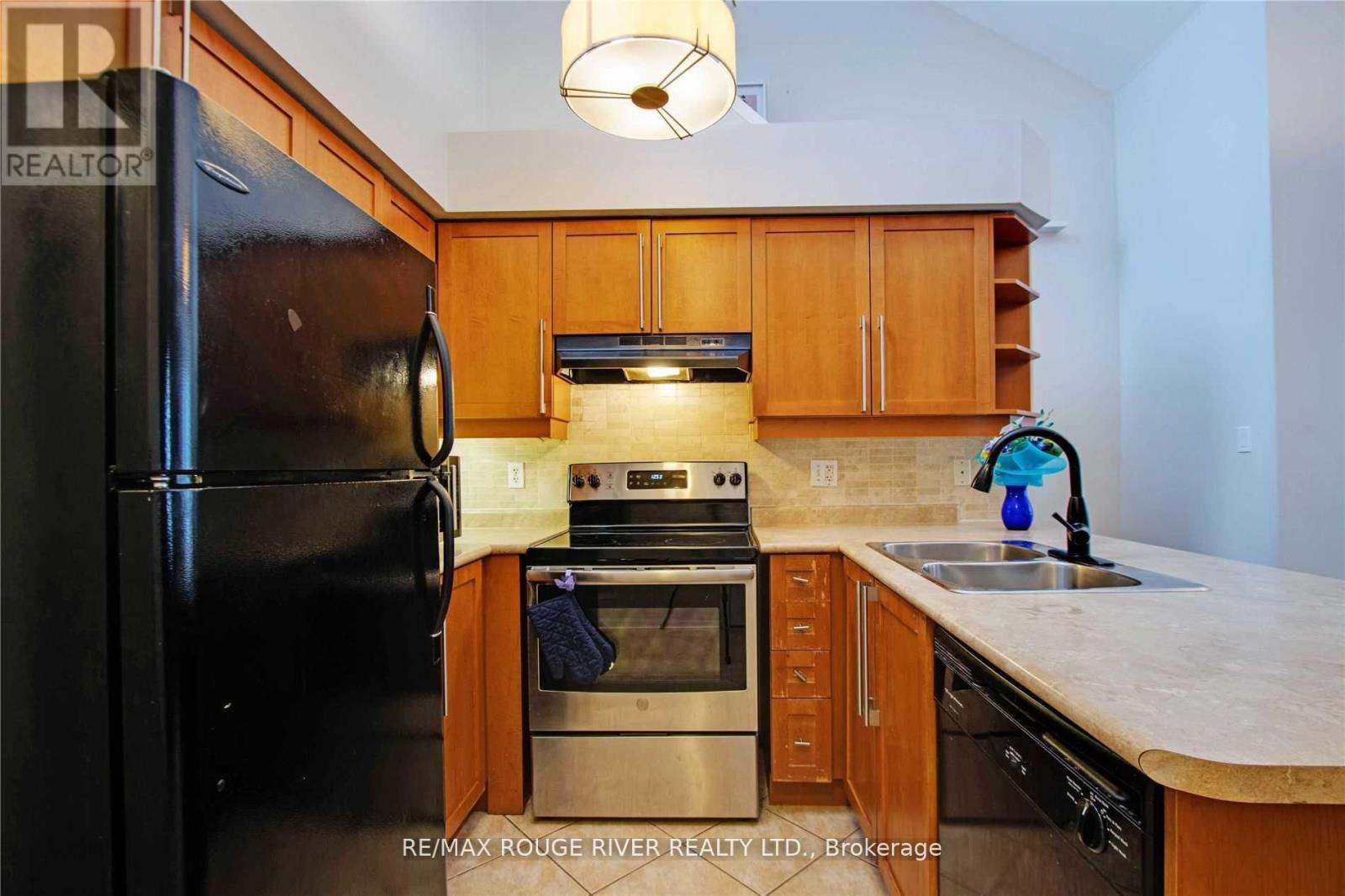 6 - 3025 Elmcreek Road, Mississauga, Ontario  L5B 0B6 - Photo 8 - W12568148