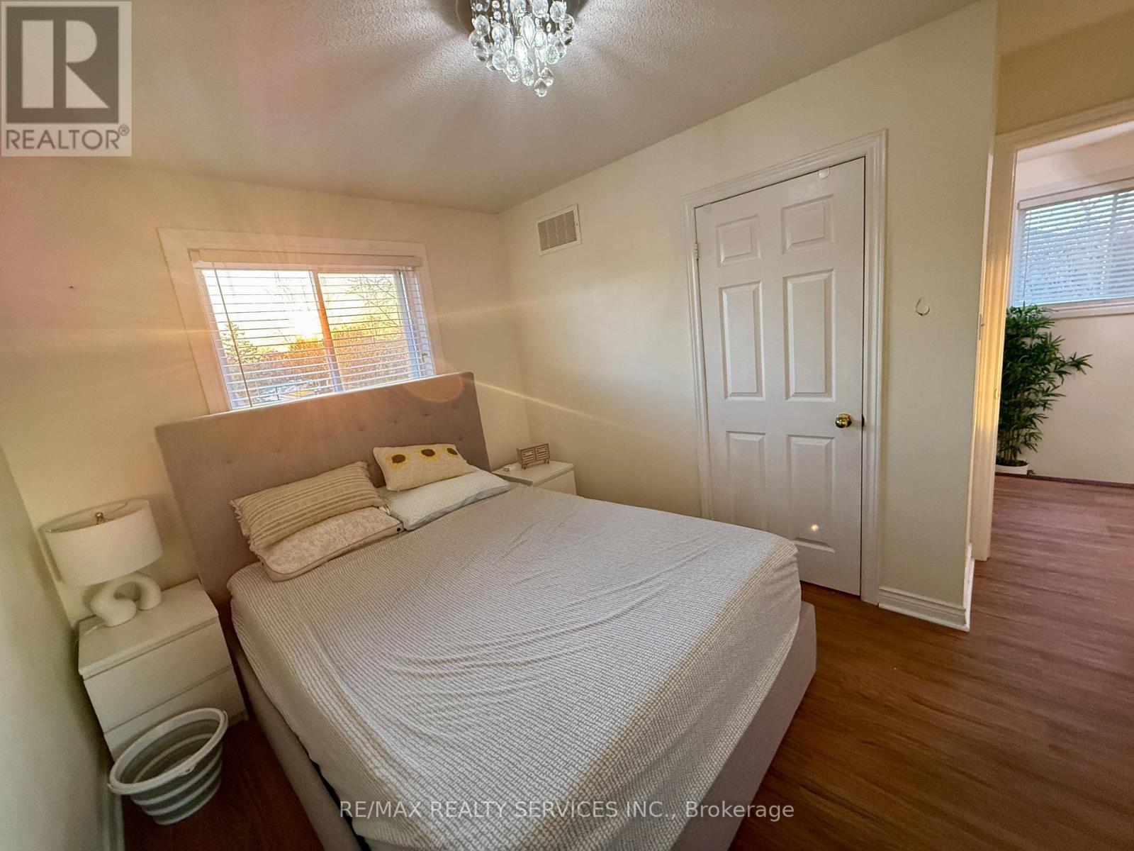 15 Inverhuron Trail, Oakville, Ontario  L6H 5Z6 - Photo 10 - W12568186