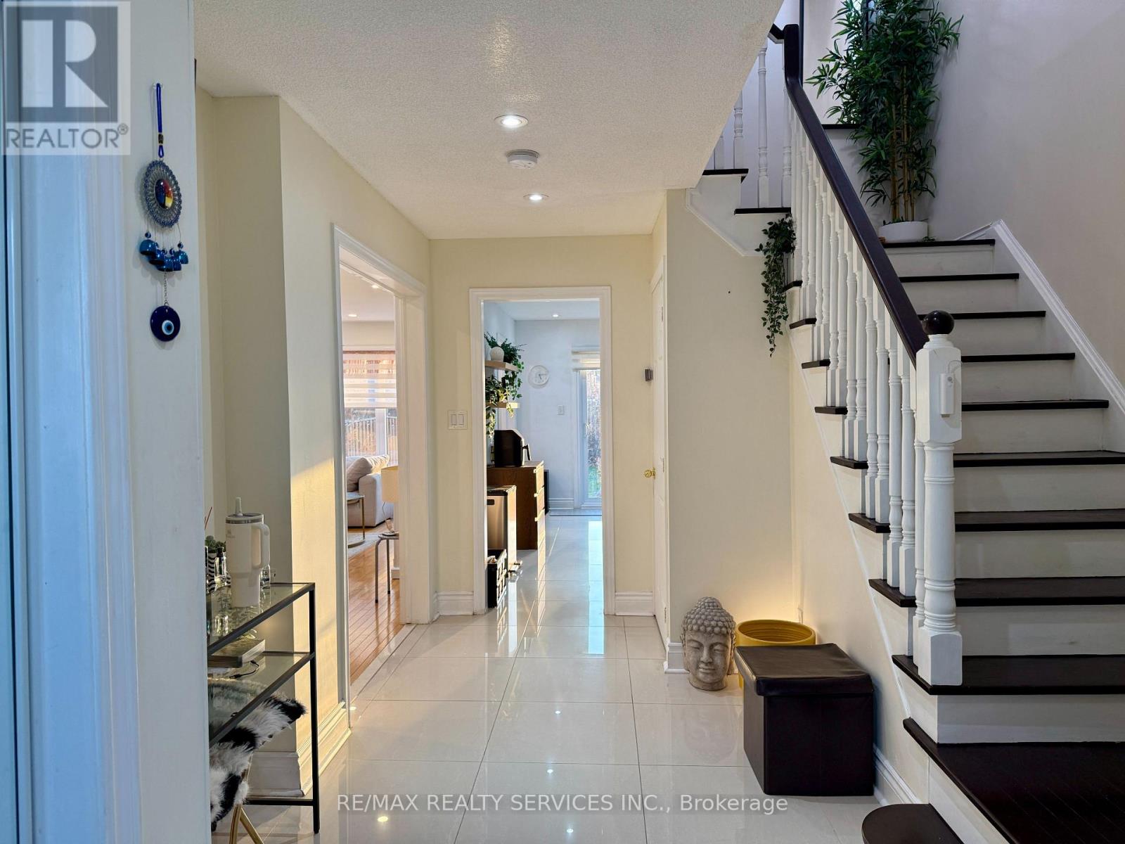 15 Inverhuron Trail, Oakville, Ontario  L6H 5Z6 - Photo 2 - W12568186