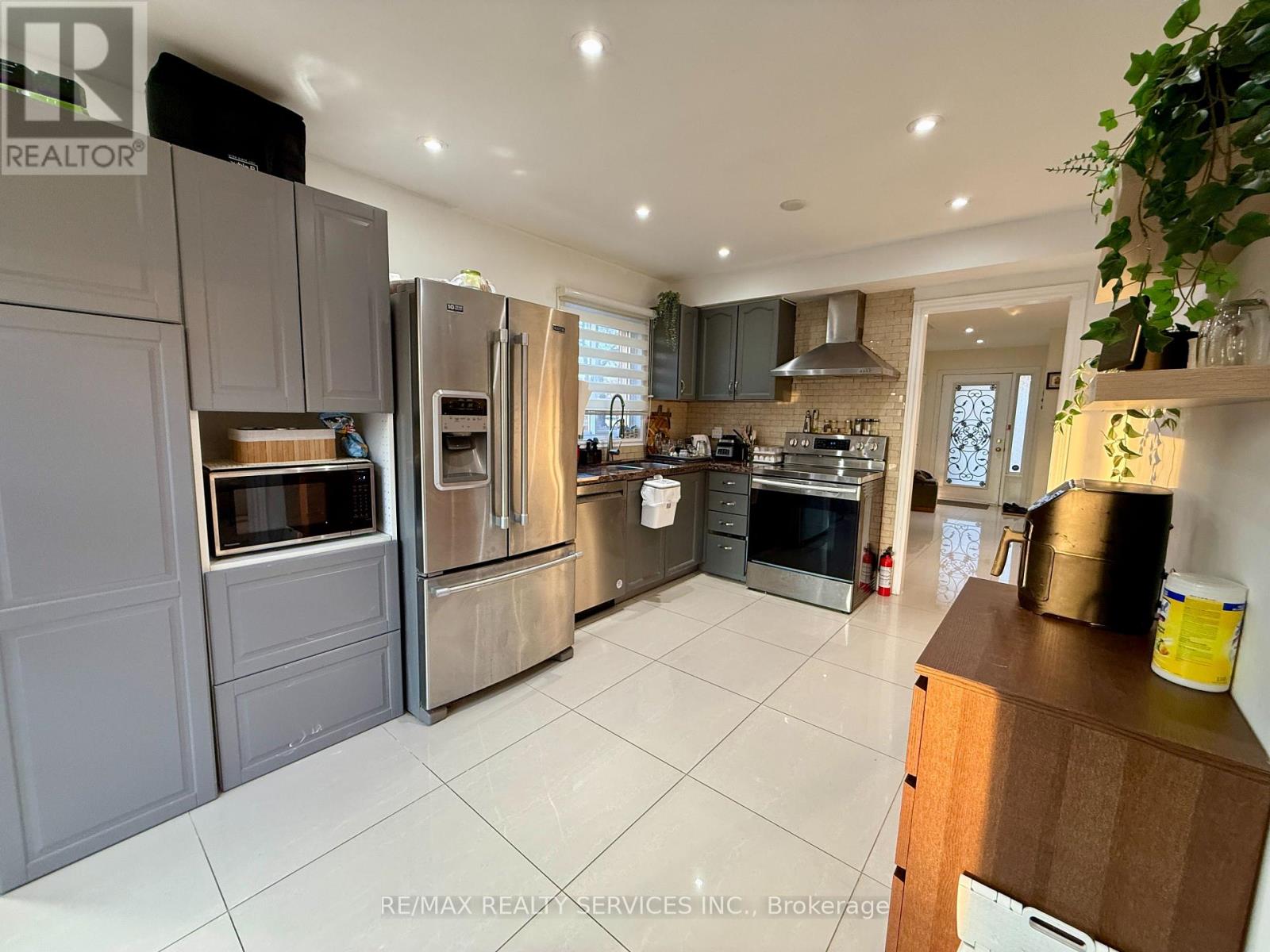 15 Inverhuron Trail, Oakville, Ontario  L6H 5Z6 - Photo 4 - W12568186