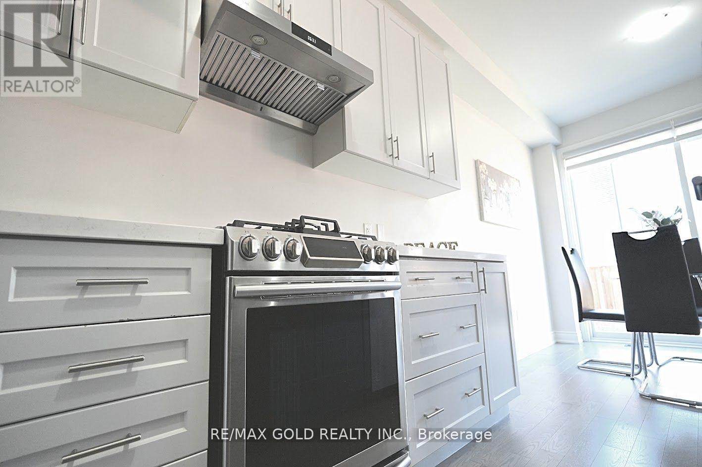 6 Del Grappa Street, Caledon, Ontario L7C 4L1 - Photo 13 - W12568214