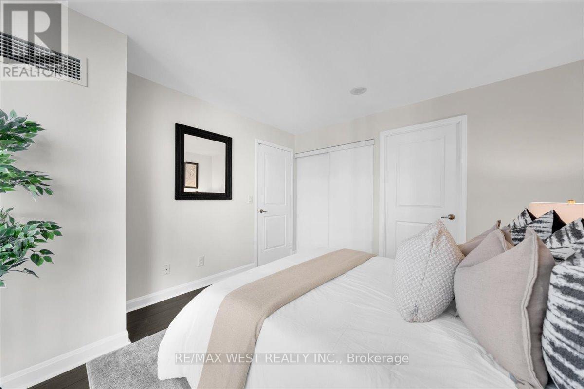 1011 - 1 Michael Power Place, Toronto, Ontario  M9A 0A1 - Photo 10 - W12567074