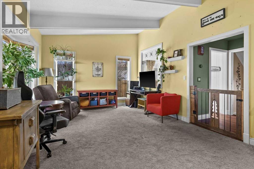 107 Woodford Crescent Sw, Calgary, Alberta  T2W 4C6 - Photo 8 - A2271657