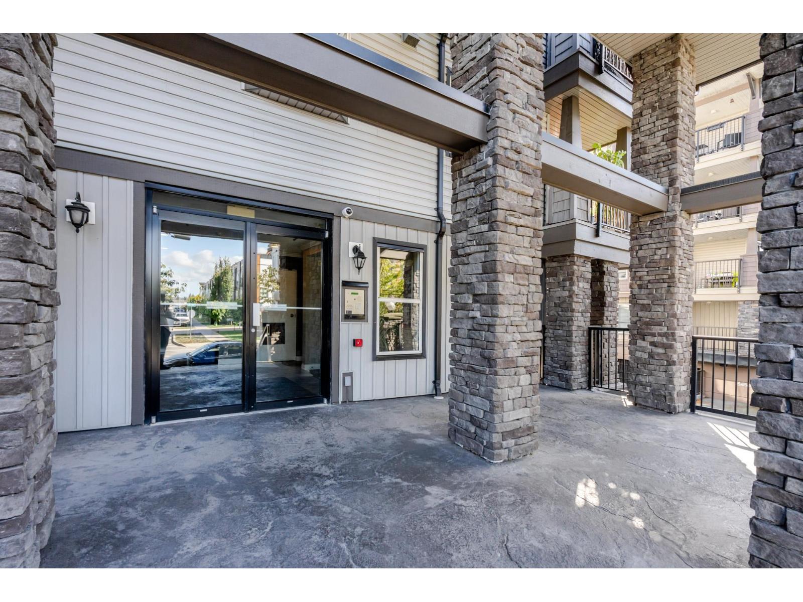 409 5474 198th Street, Langley, British Columbia  V3A 1G2 - Photo 3 - R3069311