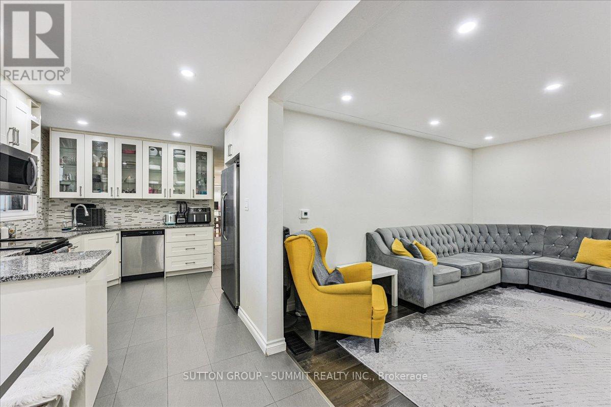 107 Deschene Avenue, Hamilton, Ontario  L9A 3J9 - Photo 4 - X12568092