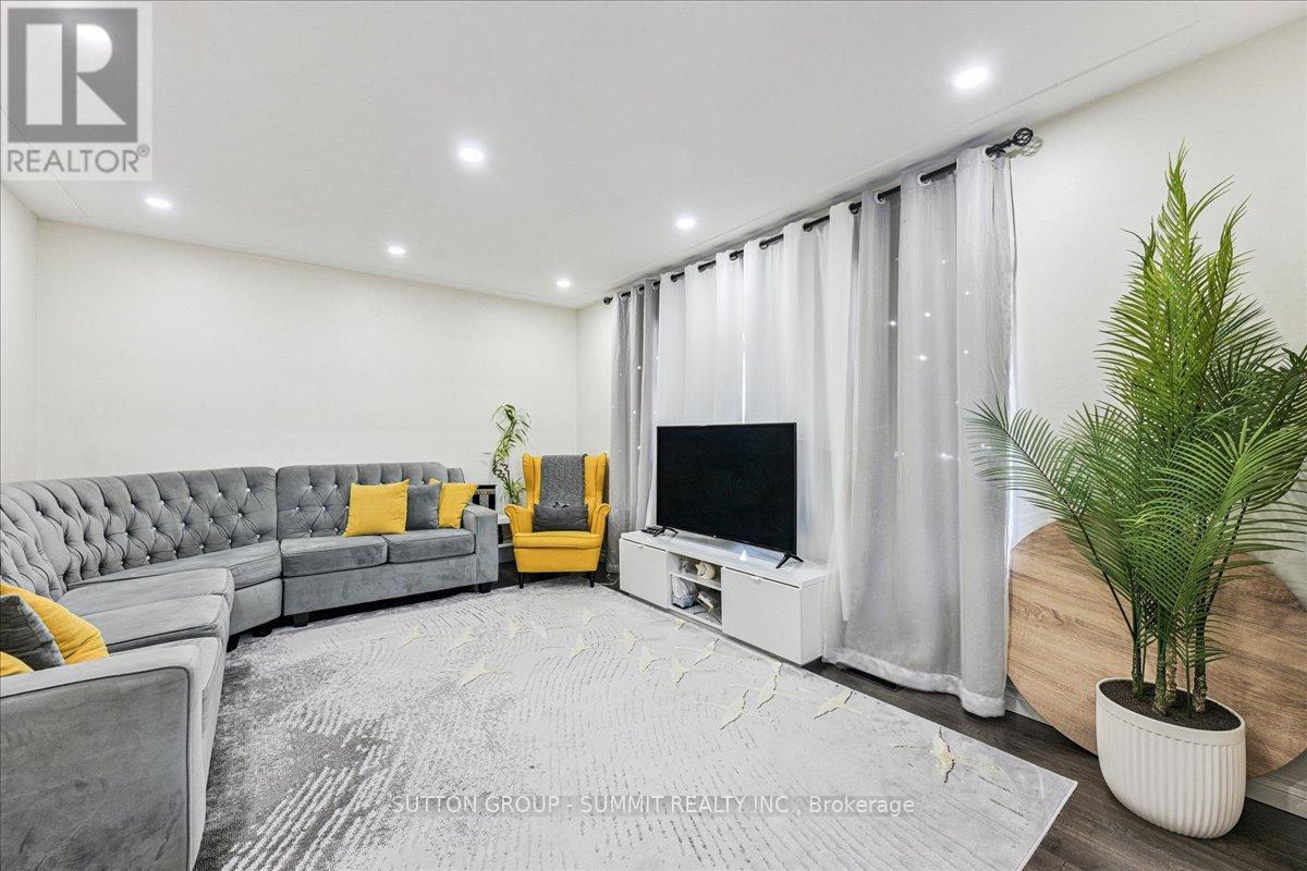 107 Deschene Avenue, Hamilton, Ontario  L9A 3J9 - Photo 5 - X12568092