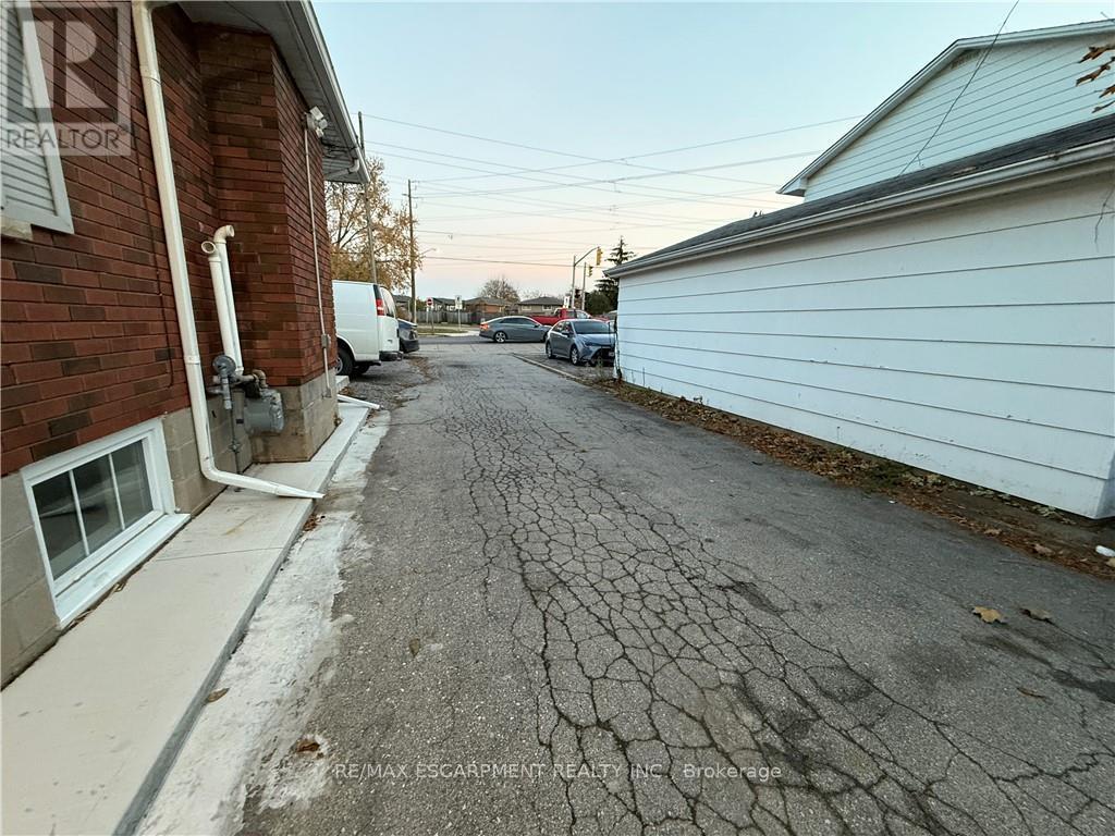 2 - 115 Green Road, Hamilton, Ontario  L8G 3W9 - Photo 2 - X12568106