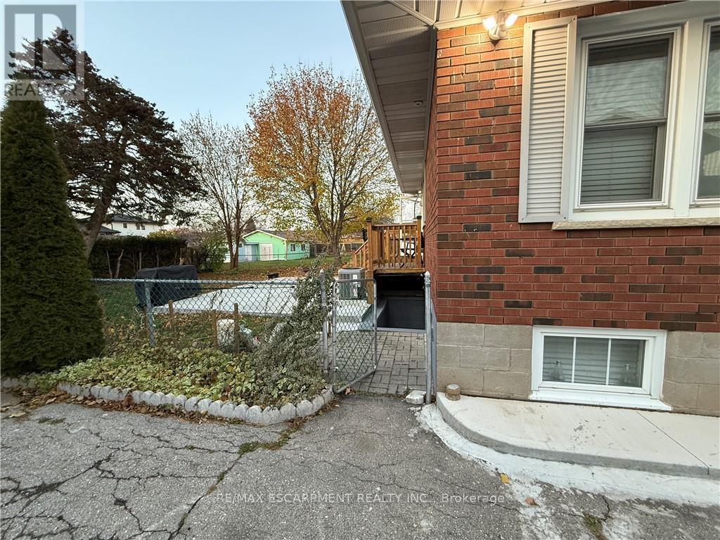 2 - 115 Green Road, Hamilton, Ontario  L8G 3W9 - Photo 3 - X12568106