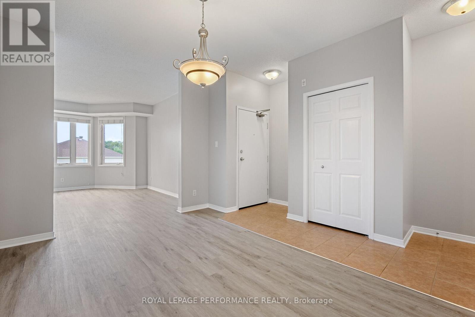 6 - 190 Rustic Hills Crescent, Ottawa, Ontario  K4A 0B9 - Photo 4 - X12568248