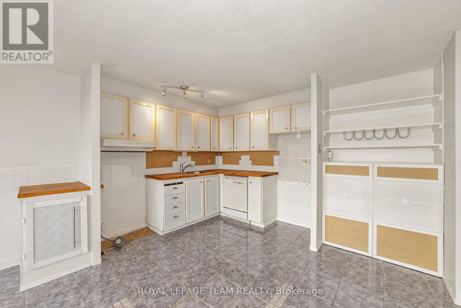 1210 - 20 Chesterton Drive, Ottawa, Ontario  K2E 6Z7 - Photo 10 - X12568254