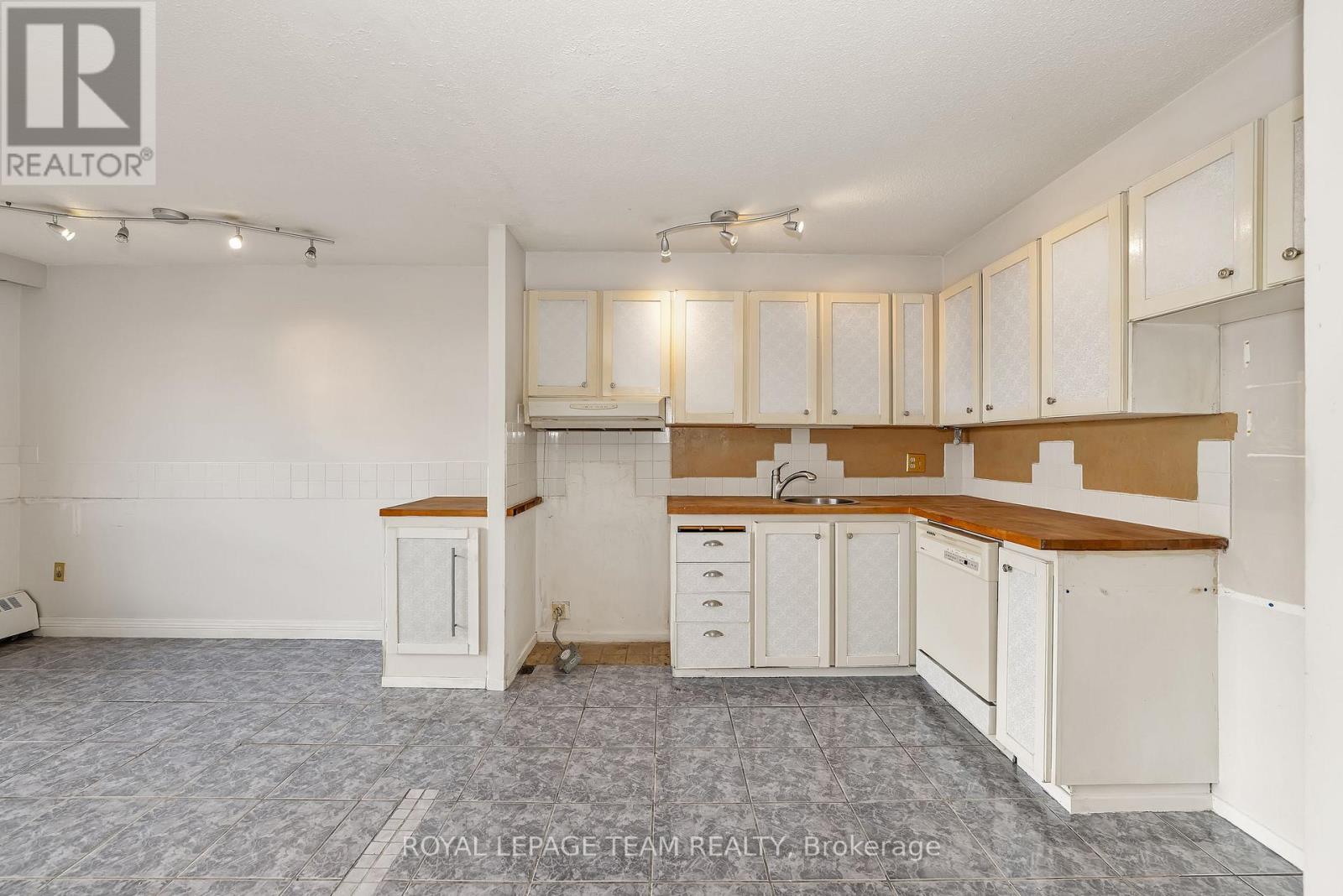 1210 - 20 Chesterton Drive, Ottawa, Ontario  K2E 6Z7 - Photo 11 - X12568254