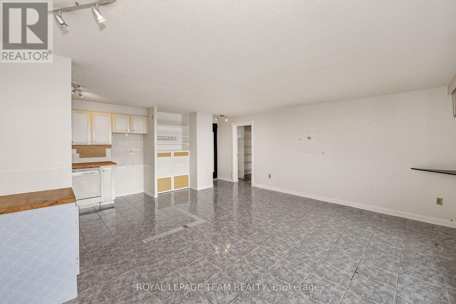 1210 - 20 Chesterton Drive, Ottawa, Ontario  K2E 6Z7 - Photo 12 - X12568254