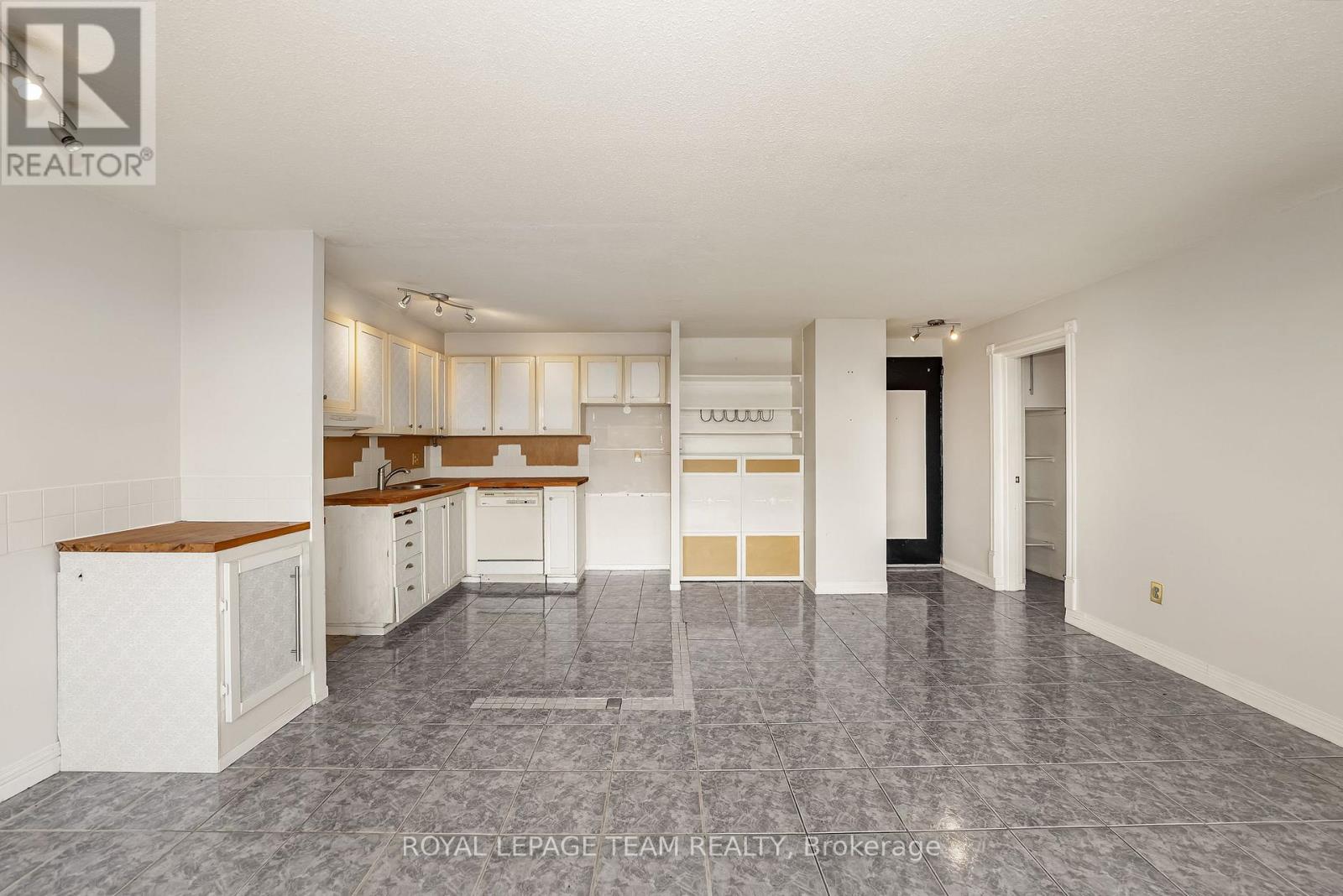 1210 - 20 Chesterton Drive, Ottawa, Ontario  K2E 6Z7 - Photo 9 - X12568254