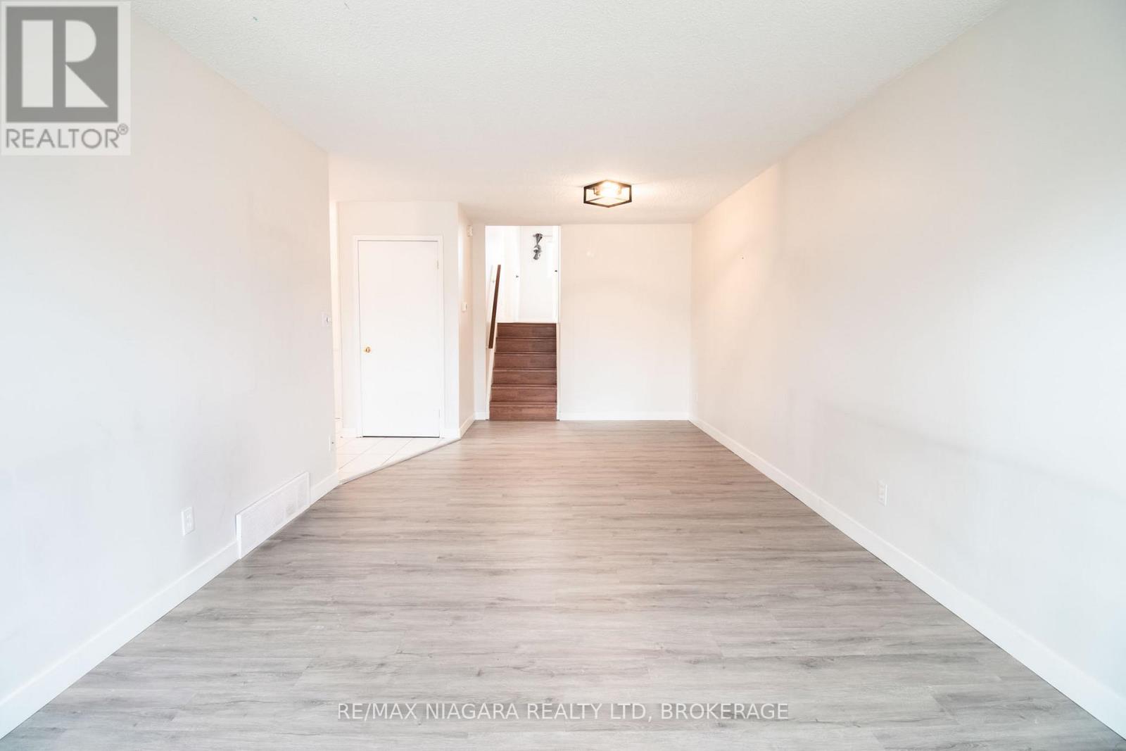 100 Terrace Avenue, Welland, Ontario  L3C 2C4 - Photo 3 - X12568242